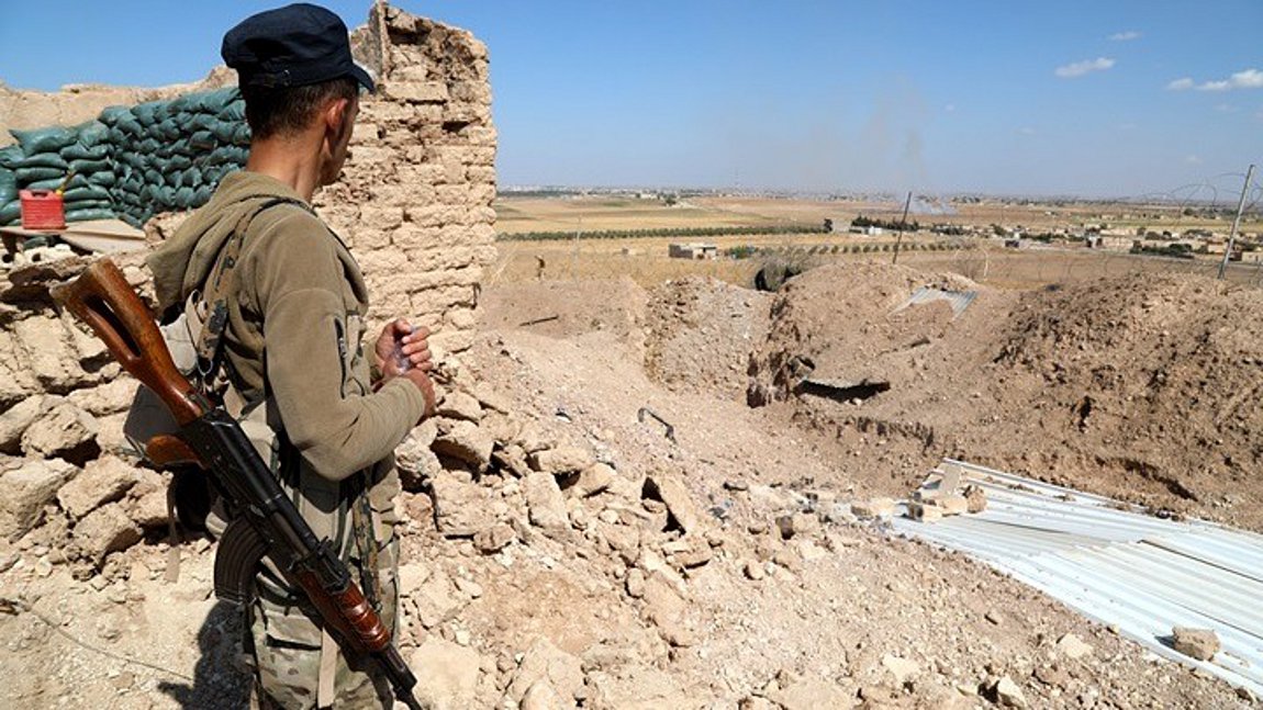 Συριακές Δημοκρατικές Δυνάμεις: Ανακοίνωσαν ότι θα αναδιπλωθούν σε «απόσταση» από τα τουρκικά σύνορα