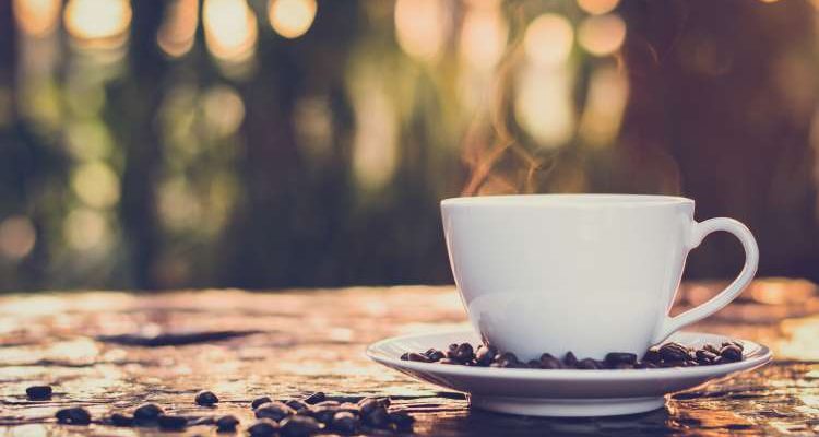 Πόσες κούπες καφέ μπορούμε να πίνουμε τελικά καθημερινά;
