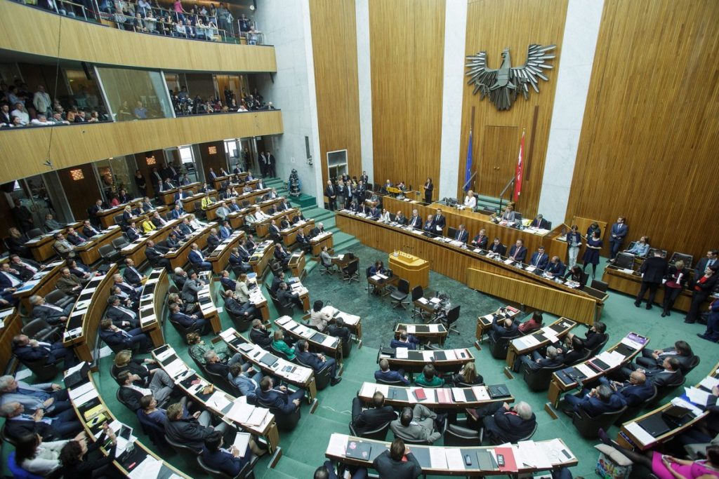 Αυστρία: Έχει ακόμη «μέλλον» ο σχηματισμός κυβέρνησης