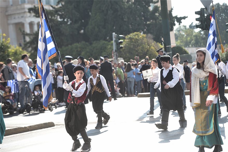 Ολοκληρώθηκε η παρέλαση στην Αθήνα για την 28η Οκτωβρίου – Δείτε φωτογραφίες (βίντεο-φωτο)