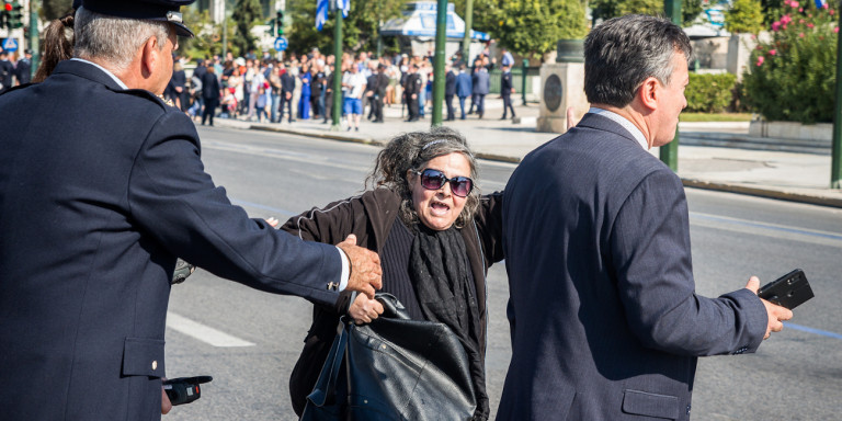 Η Ελένη Λουκά πήγε στην παρέλαση και… έδωσε τη δική της «παράσταση» (φώτο)