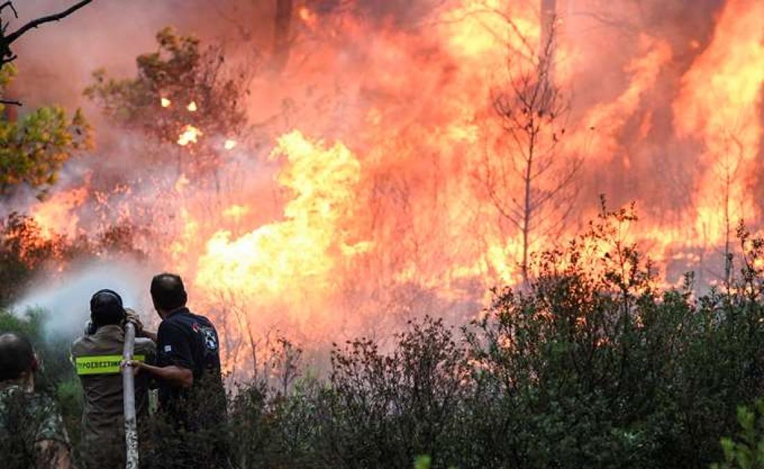 Μεγάλη πυρκαγιά στην Αρκαδία: Επιχειρούν 75 πυροσβέστες και 25 οχήματα