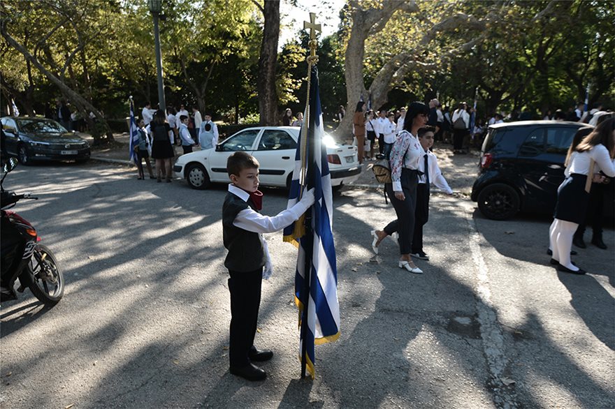 28η Οκτωβρίου: Ξεκινά η μαθητική παρέλαση στο κέντρο της Αθήνας (φώτο)