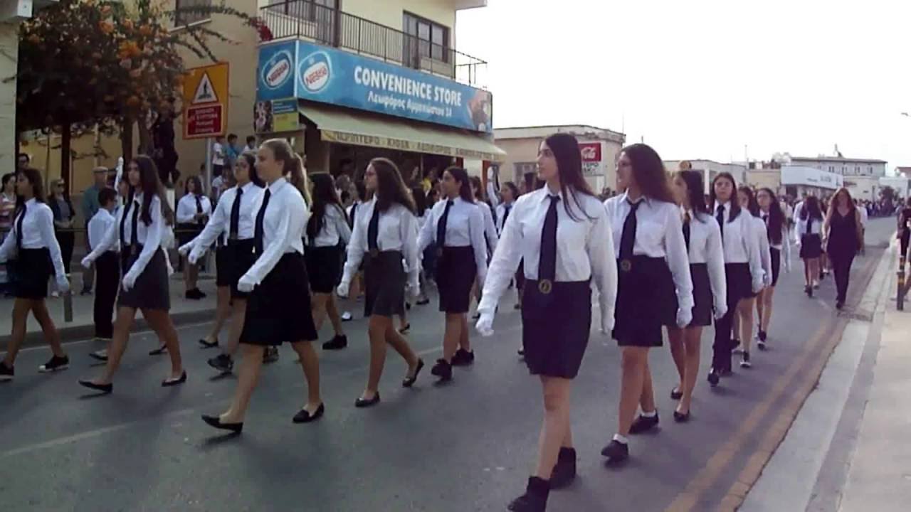 Κύπρος: Μαθητές αψήφησαν την κακοκαιρία και την απαγόρευση και παρέλασαν για την επέτειο του  «ΟΧΙ»