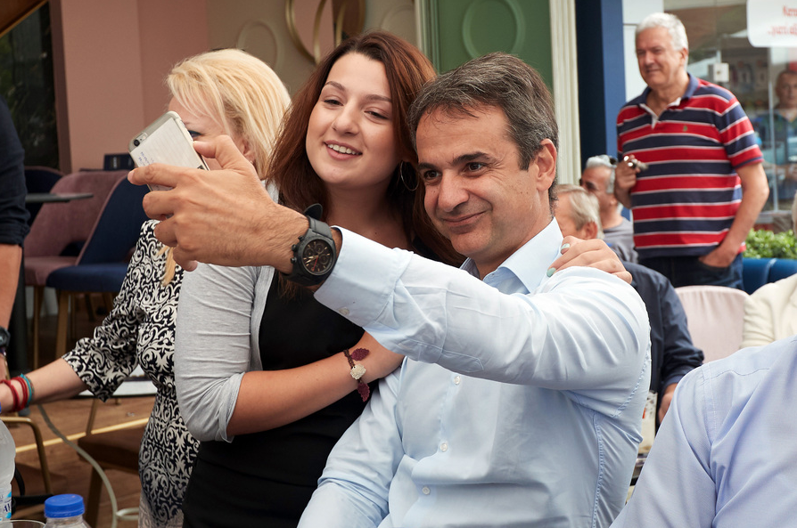 «Χαμός» για μία selfie με τον Κ.Μητσοτάκη στην Κρήτη (φώτο)