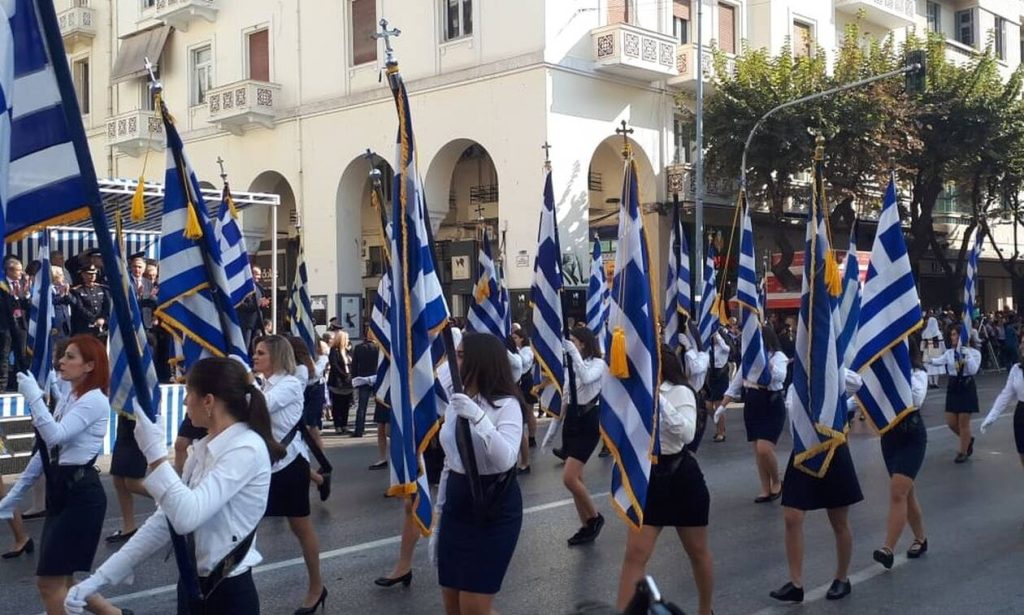 Λιποθυμίες στην παρέλαση της Λαμίας λόγω ζέστης (φωτό)
