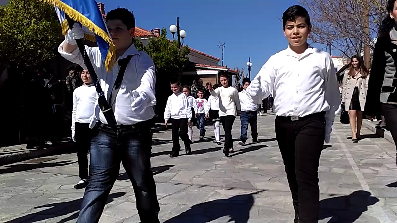 Η υπερήφανη παρέλαση των μαθητών του Αη Στράτη (βίντεο – φωτό)