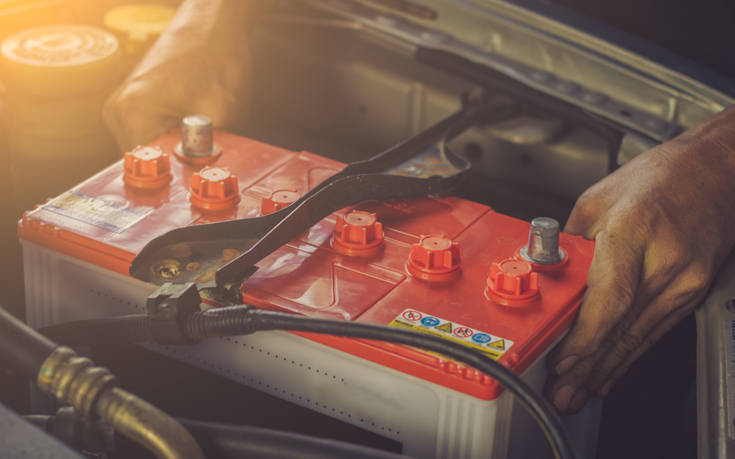 Το κόλπο για να «αναστήσεις» προσωρινά την μπαταρία του αυτοκινήτου σου