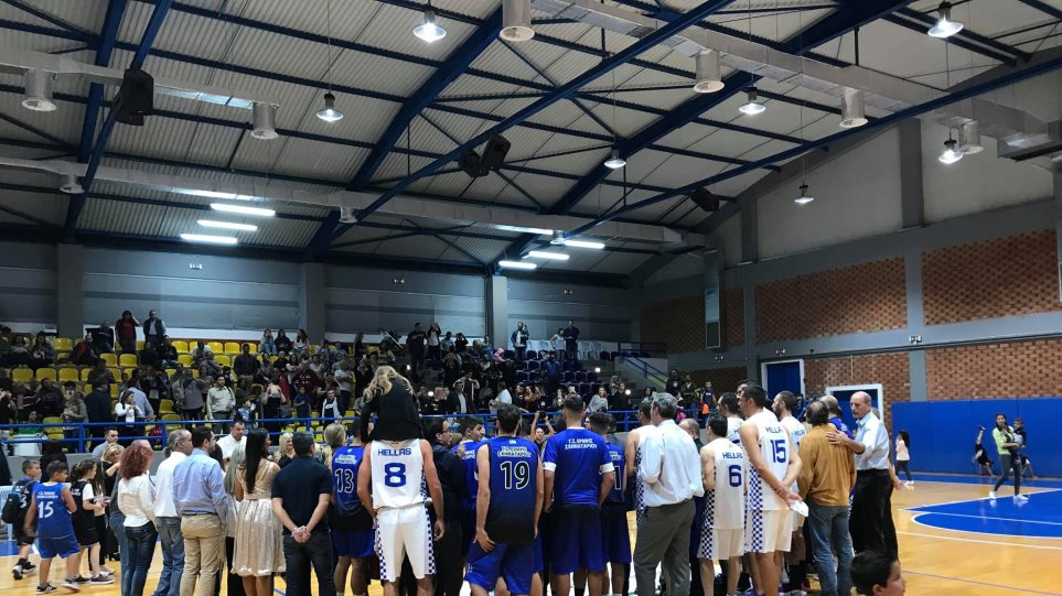 Γέμισε το κλειστό γήπεδο Σχηματαρίου για τον Παναγιώτη-Ραφαήλ