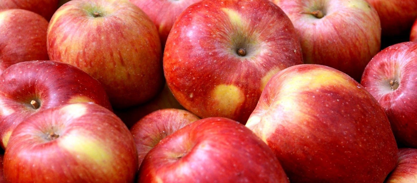 Αυτό είναι το έξυπνο κόλπο για να μη μαυρίζουν τα κομμένα μήλα