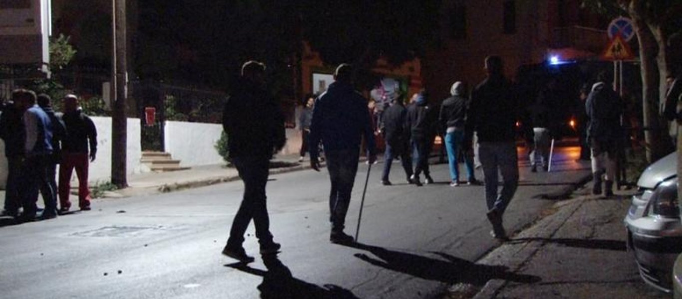Συμπλοκές Αλγερινών στον Άγιο Παντελεήμονα: Τραυματίστηκε αστυνομικός