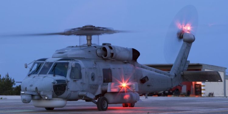 Το «γεράκι του Αιγαίου» σώζει ζωές – Πλάνα από την βραδινή αεροδιακομιδή (βίντεο)