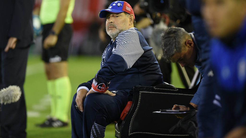 Αργεντινή: Αντί για πάγκο έφτιαξαν θρόνο για να κάτσει ο Μαραντόνα (φώτο-βίντεο)