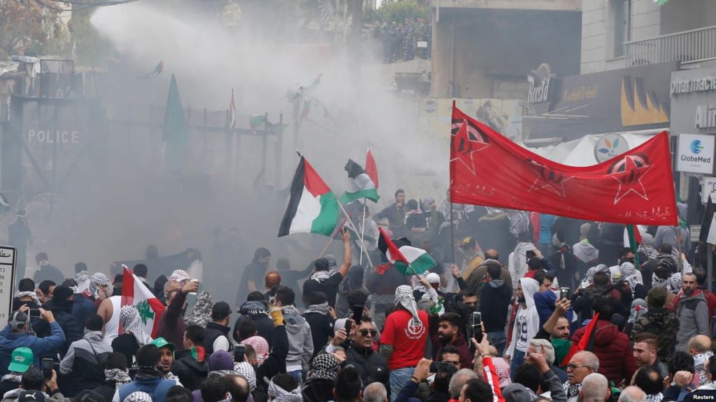 Ο στρατός του Λιβάνου καλεί τους πολίτες να φύγουν από τα οδοφράγματα