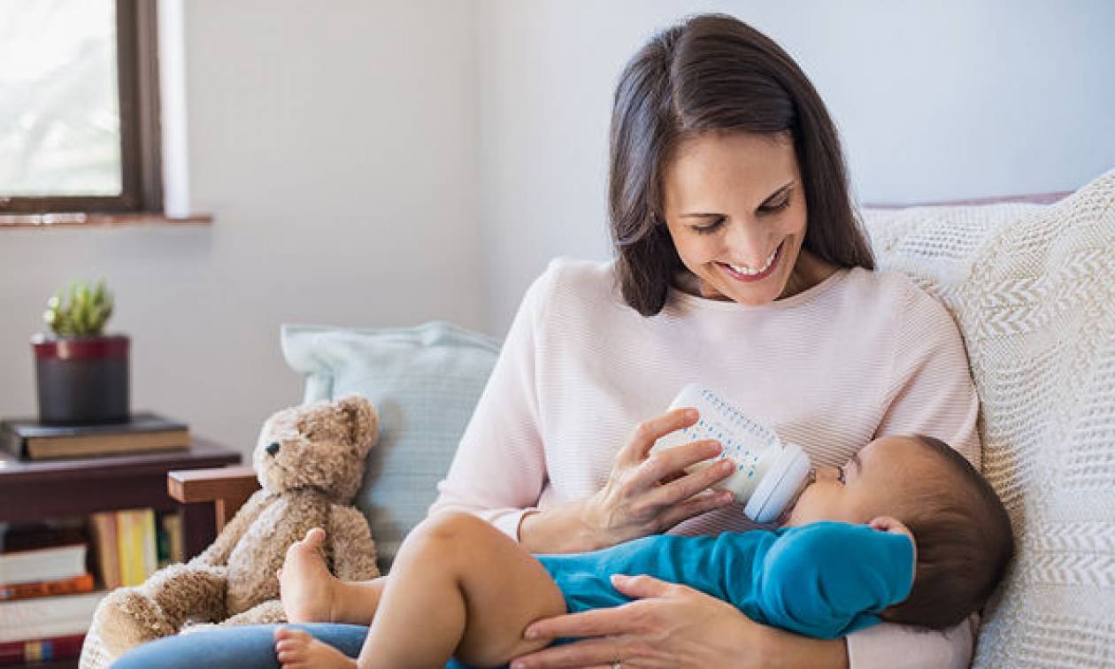 Ταΐζετε το μωρό με μπιμπερό; Οι 7+1 κινήσεις που πρέπει να γνωρίζετε