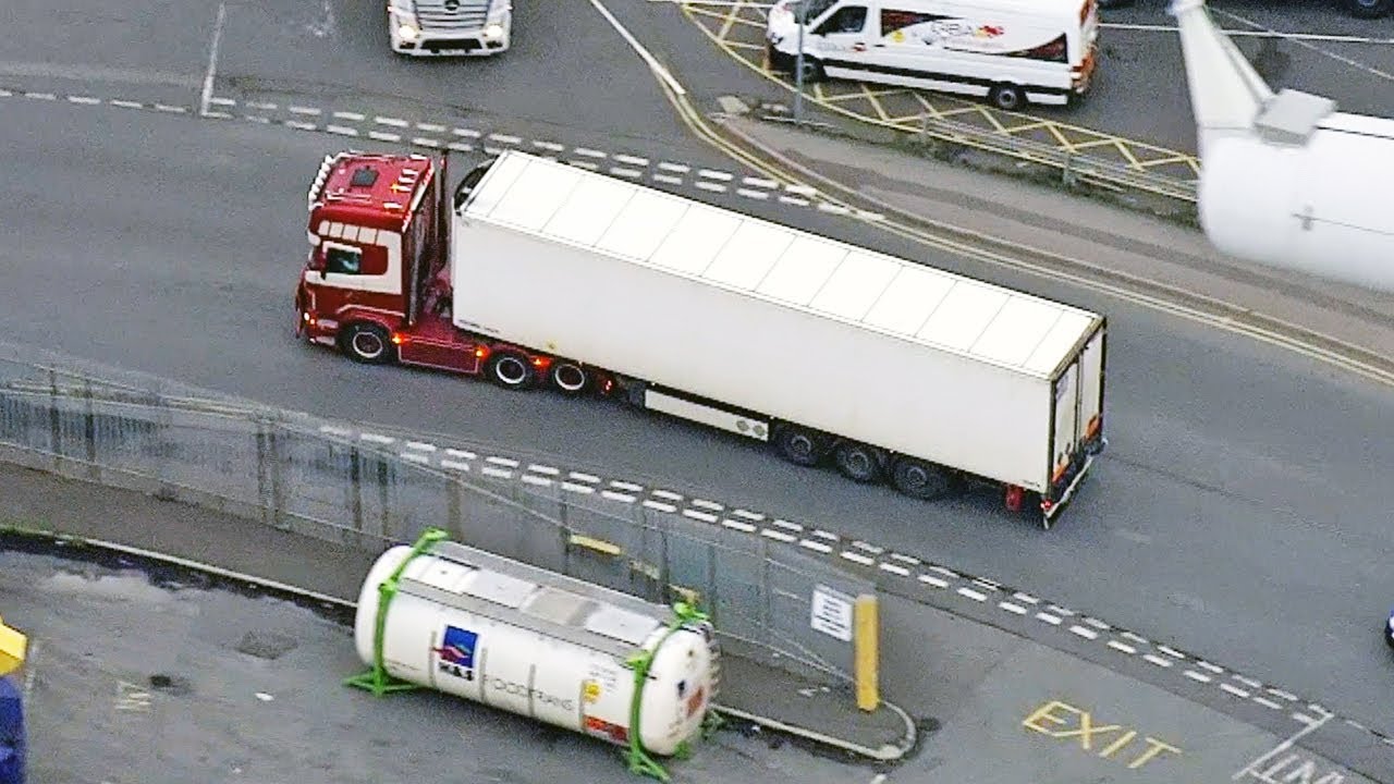 Βέλγιο: Εντοπίστηκαν δώδεκα αλλοδαποί ζωντανοί μέσα σε φορτηγό – ψυγείο