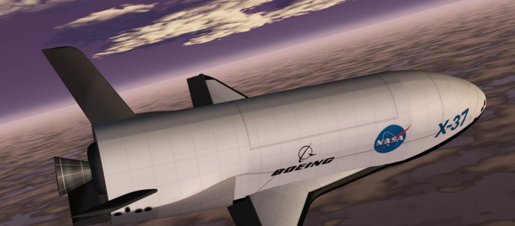 Επιστροφή στη Γη μετά από 780 ημέρες – Το μυστηριώδες διαστημόπλοιο της Πολεμικής Αεροπορίας των ΗΠΑ (βίντεο)