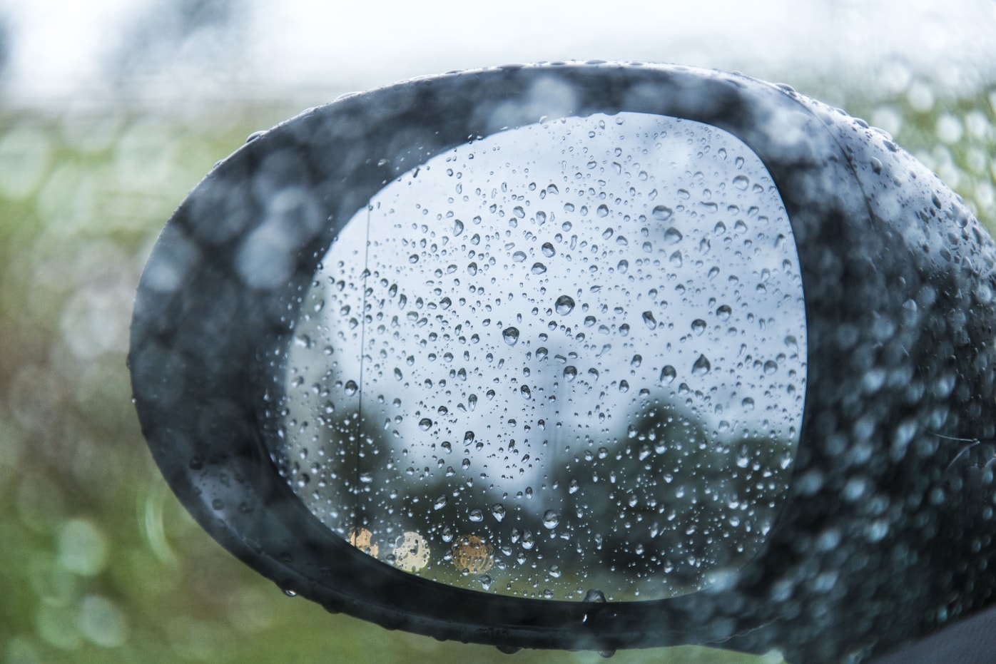 Οδήγηση στη βροχή: Τι πρέπει να προσέχετε – Επτά συμβουλές για ασφαλή οδήγηση