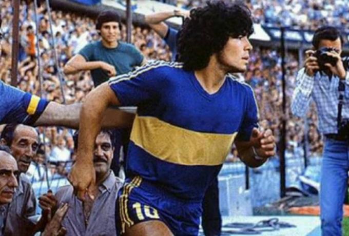 Η μέρα που ο Θεός πάτησε για πρώτη φορά το χορτάρι του La Bombonera