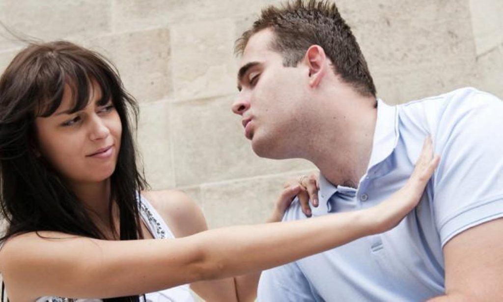 Αυτές είναι οι τροφές που προκαλούν δυσάρεστη αναπνοή