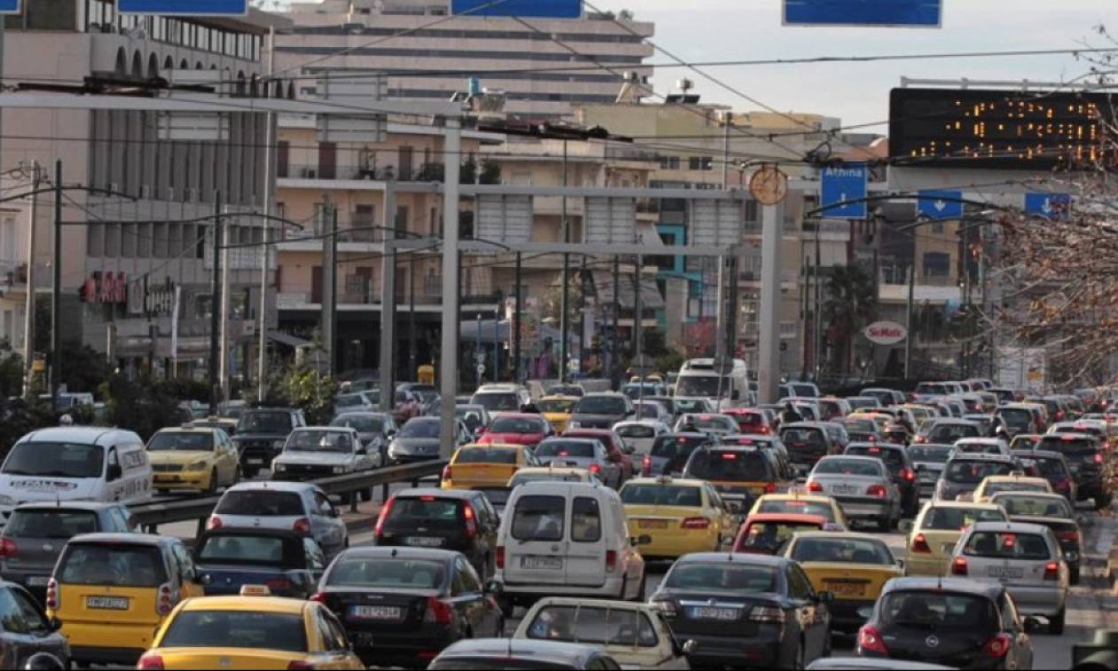 Κίνηση μετ’ εμποδίων στους δρόμους – Κλειστό το κέντρο – Πορείες στην Αθήνα (φωτο)