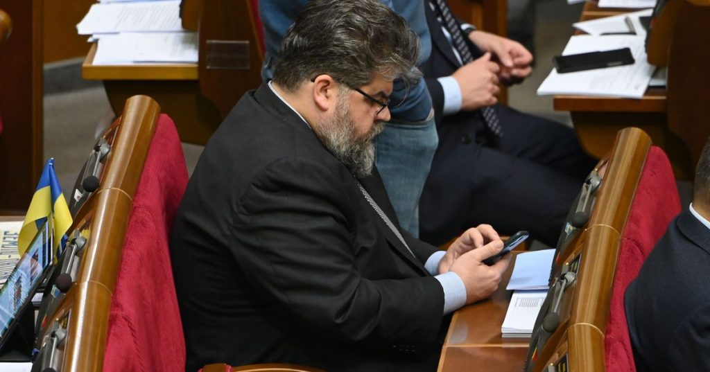 Ουκρανία: Σάλος με βουλευτή που έκλεινε ραντεβού με ιερόδουλη εν μέσω συνεδρίασης της βουλής (φωτό)