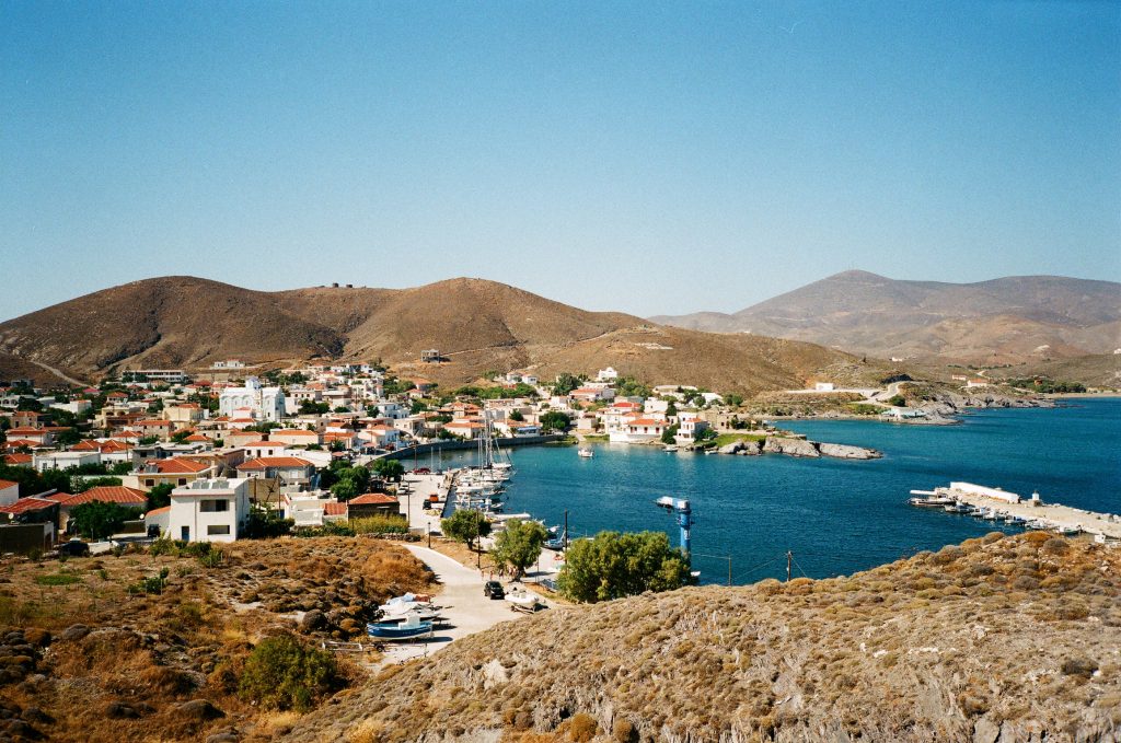 Αυτό είναι το ελληνικό νησί όπου το 30% των κατοίκων είναι πλούσιοι εφοπλιστές