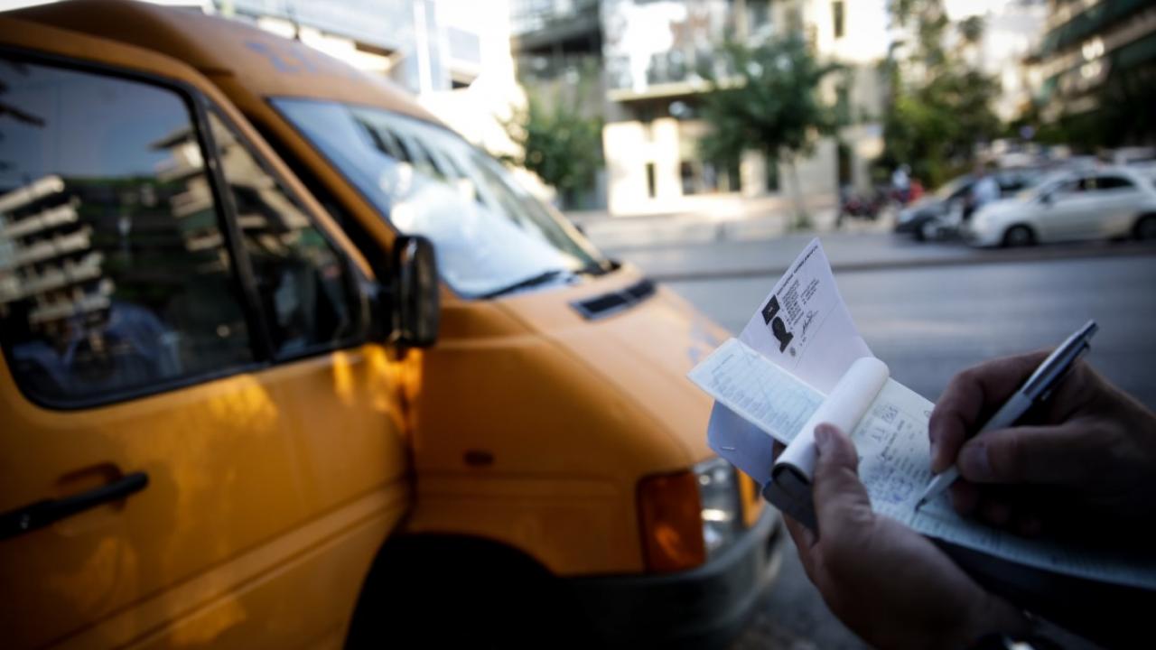 «Το παιδί ήταν σοκαρισμένο, φοβισμένο δεν με κοίταζε καν» λέει η μητέρα του 3χρονου που ξέχασαν σε σχολικό