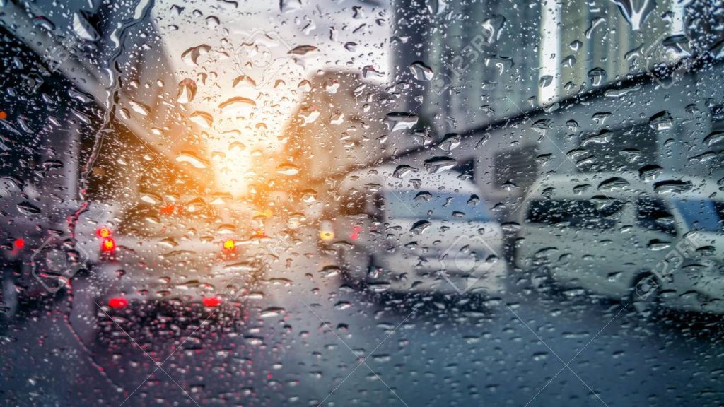 Κυκλοφοριακό χάος στους δρόμους της Αττικής λόγω της κακοκαιρίας (φώτο)