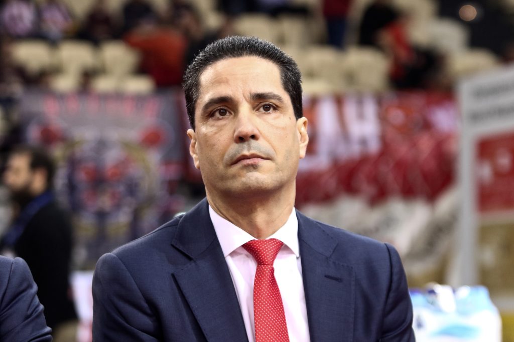 Ολυμπιακός: Βραβεύτηκε και αποθεώθηκε ο Σφαιρόπουλος (φωτό)