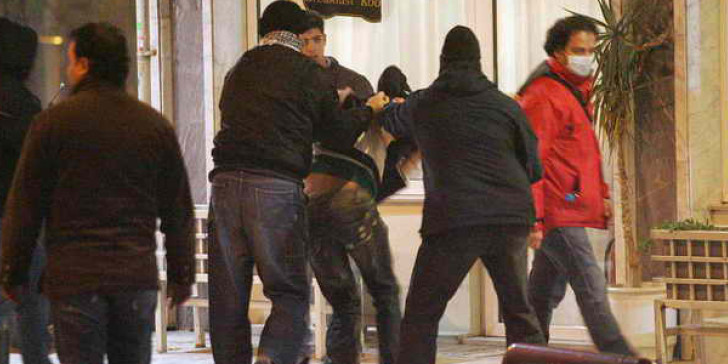 Λαμία: Γιατί πλακώθηκαν στο ξύλο δύο παρέες Αλβανών – Έβριζαν τους Έλληνες στα αλβανικά