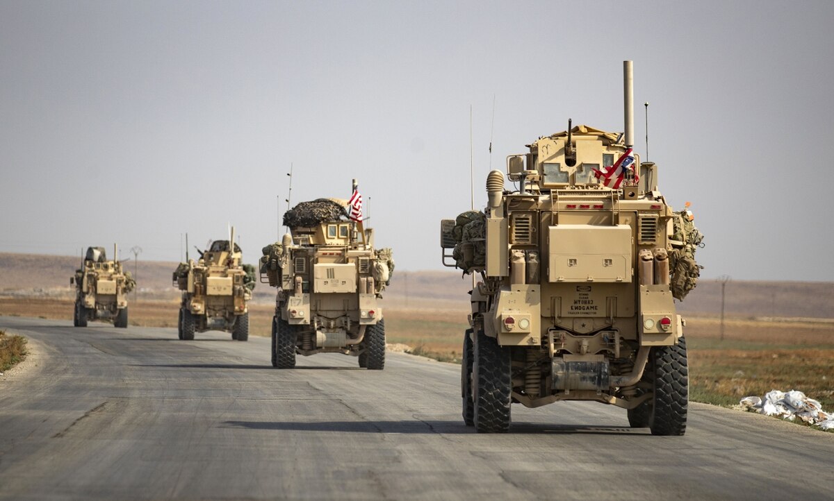 Βίντεο: Αμερικανικές δυνάμεις καταλαμβάνουν πετρελαιοπηγές στη βόρεια Συρία