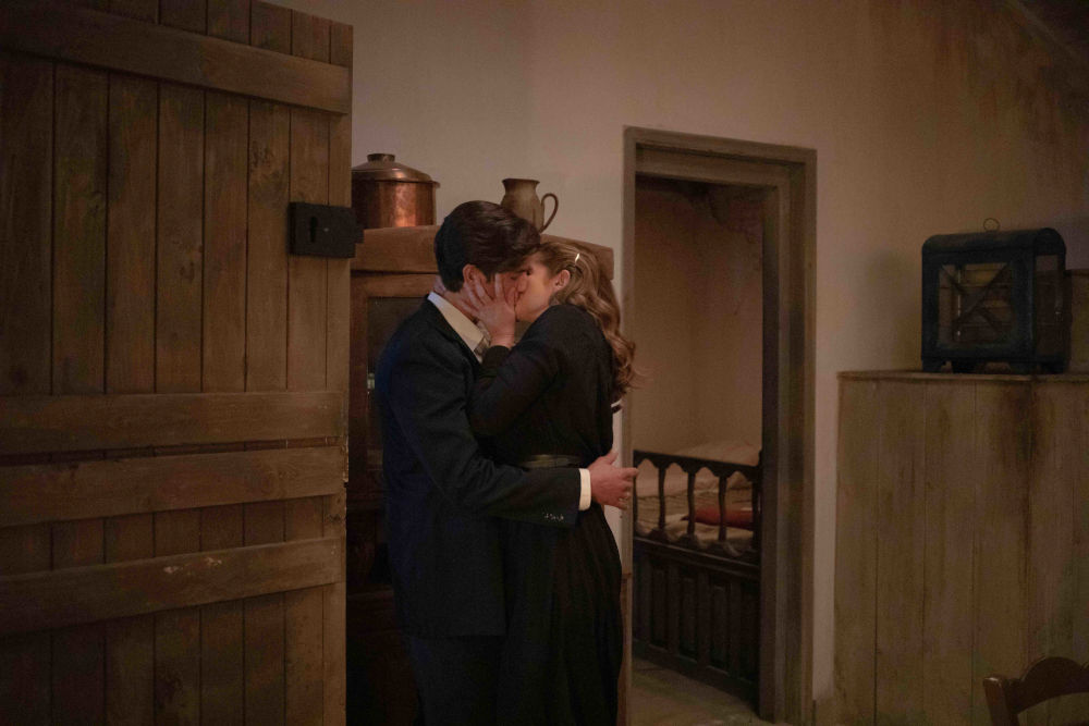 «Άγριες Μέλισσες»: Οι εξελίξεις στην σειρά – Η Ασημίνα χωρίζει τον Νικηφόρο (βίντεο)