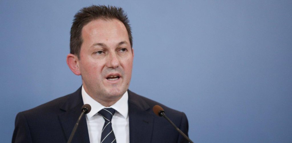 Στ.Πέτσας: «Δεν τίθεται θέμα κατάργησης της μονιμότητας στο Δημόσιο – Αλλάζει το καθεστώς στις πορείες»