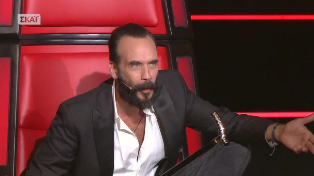 The Voice: Τα ακροβατικά του Πάνου Μουζουράκη με διαγωνιζόμενο που «τρέλαναν» τους υπόλοιπους κριτές (βίντεο)