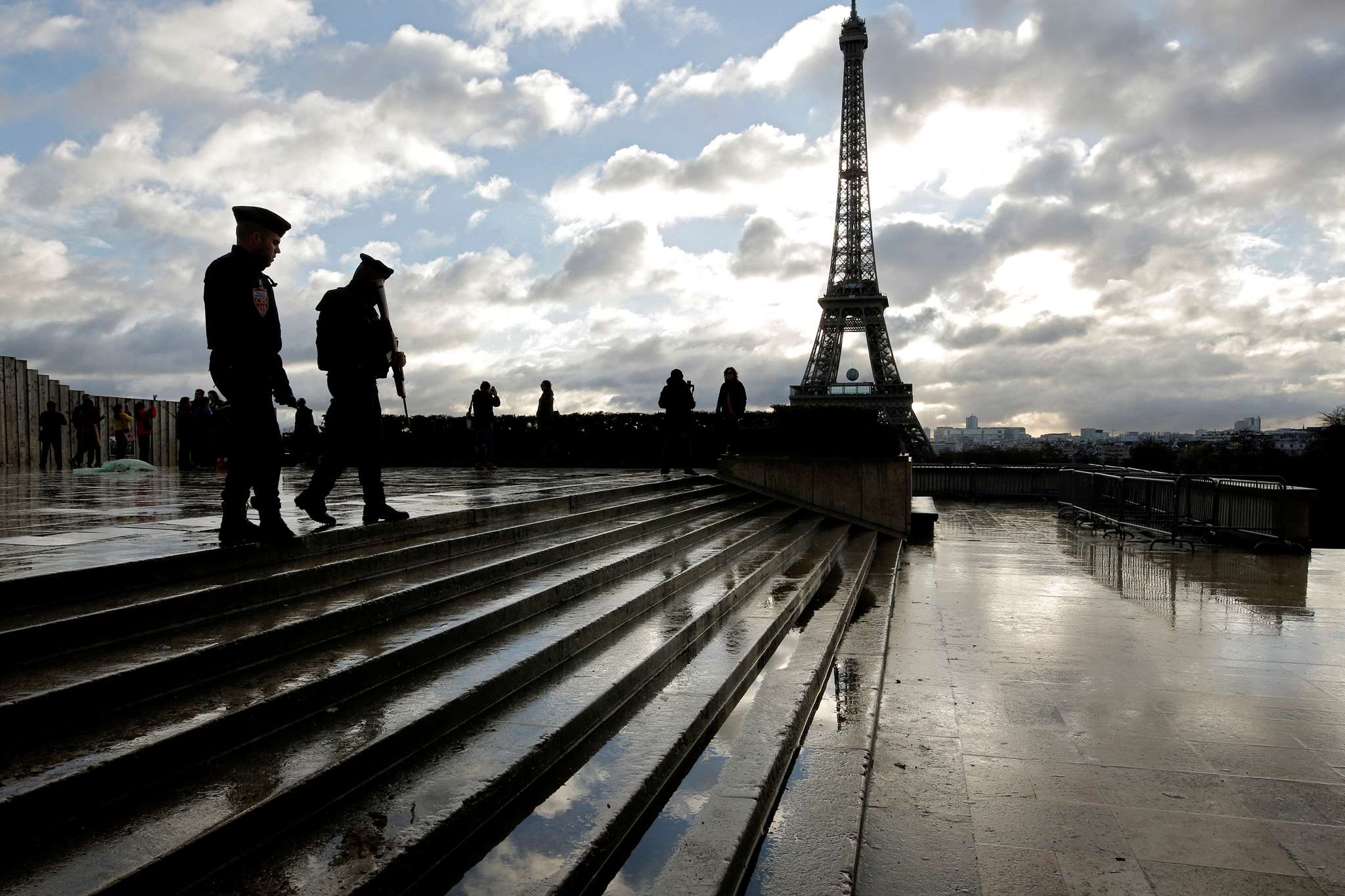 Η καταιγίδα Αμελί «χτύπησε» τη Γαλλία – Χωρίς ρεύμα 140.000 νοικοκυριά
