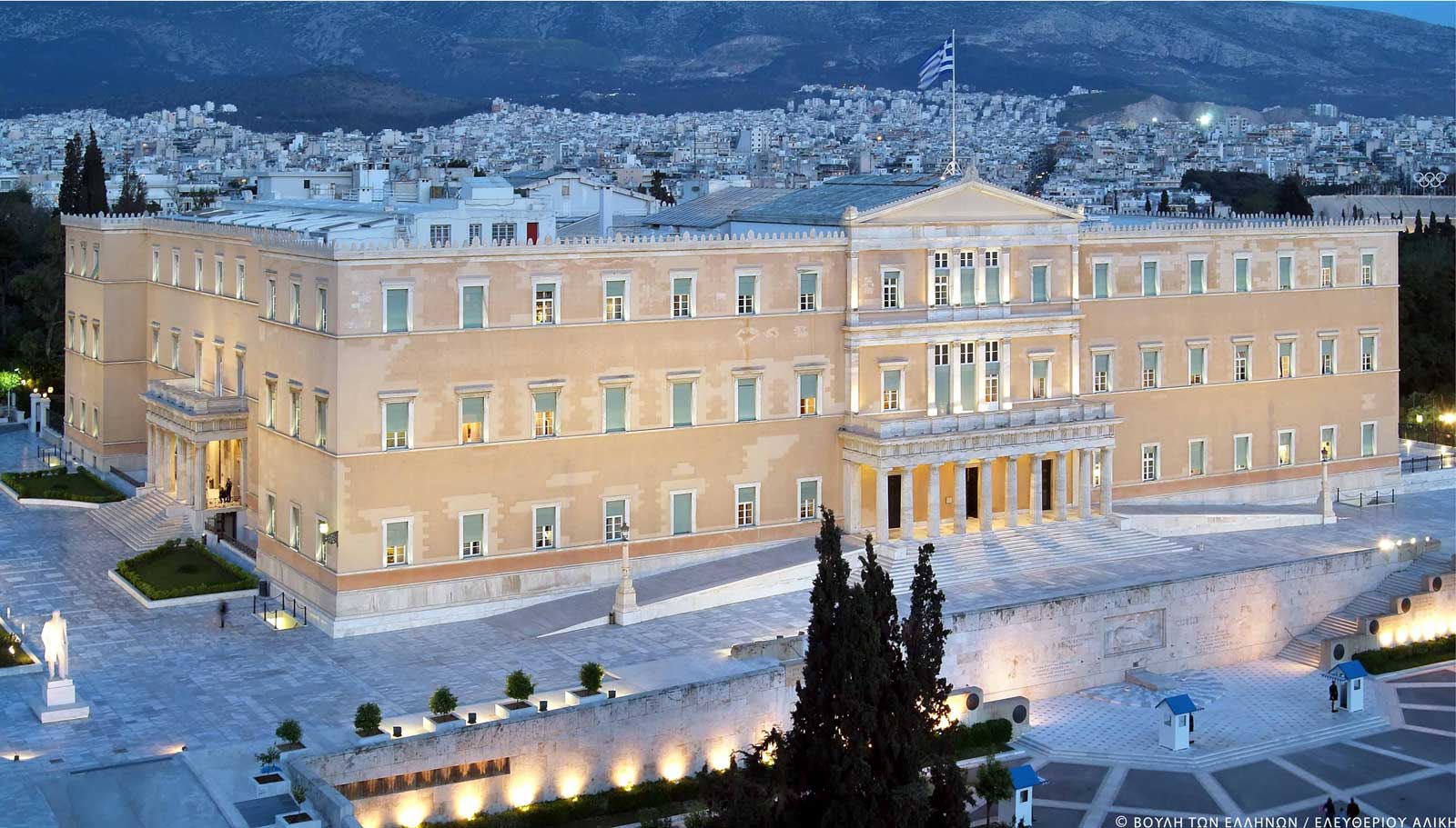 Το μυστικό δωμάτιο στην ελληνική Βουλή που έμεινε κλειστό για 40 χρόνια – Τι βρέθηκε μέσα;