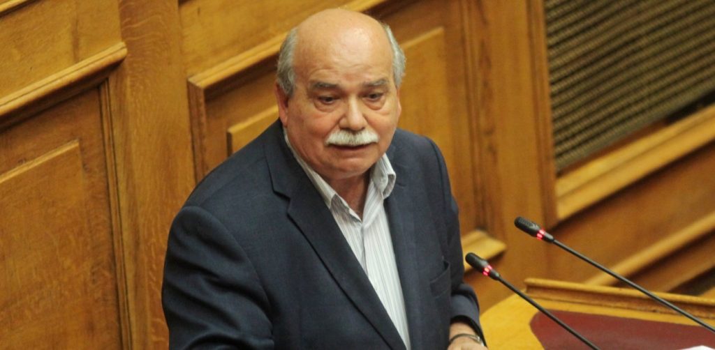 Νίκος Βούτσης: «Δεν αποσύρουμε τους βουλευτές μας από την προανακριτική για τη Novartis»