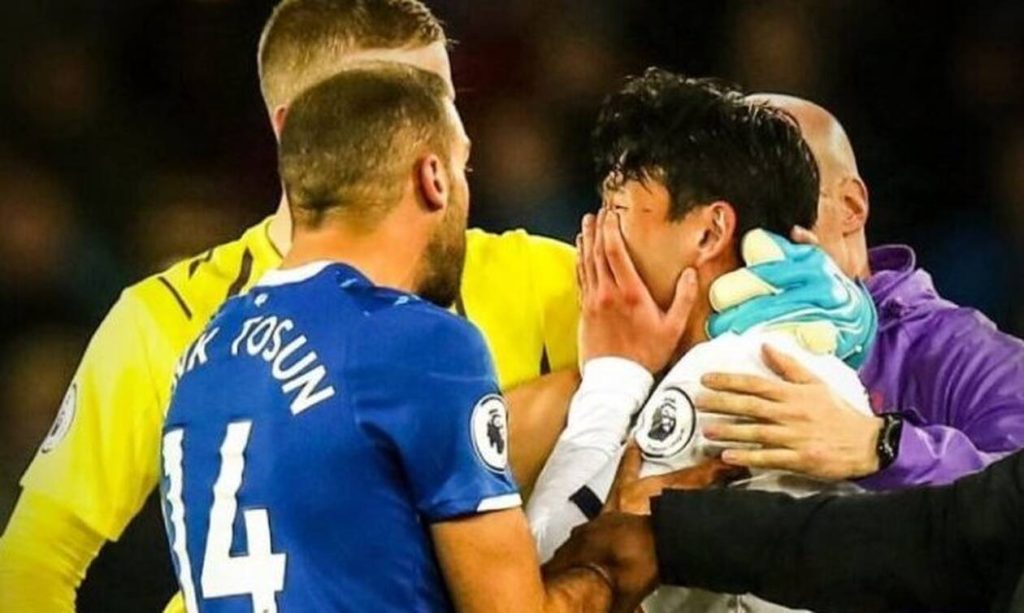 Σοκ από τον τραυματισμό του Αντρέ Γκόμεζ – Σήμερα το χειρουργείο για τον Πορτογάλο επιθετικό της Έβερτον (βίντεο)