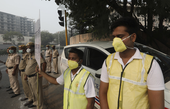 Δεν μπορούν να αναπνεύσουν στο Νέο Δελχί – «Θάλαμος αερίων» έχει γίνει από τη ρύπανση