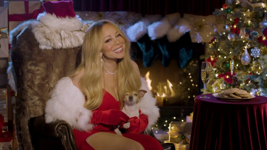 Mariah Carey αλά Τίνα Τάρνερ… στο πιο viral βίντεο για τα Χριστούγεννα