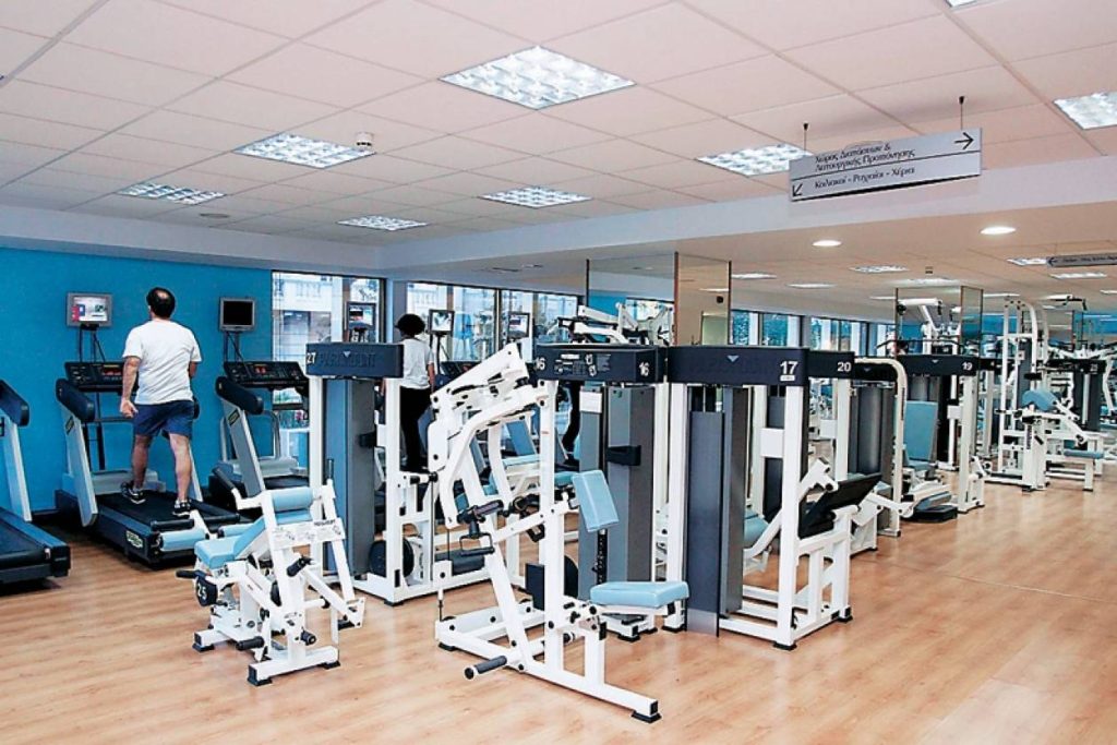 Βουλευτές και… πρώην πρωθυπουργοί «στάζουν» στο γυμναστήριο της Βουλής και προετοιμάζονται για τον Μαραθώνιο