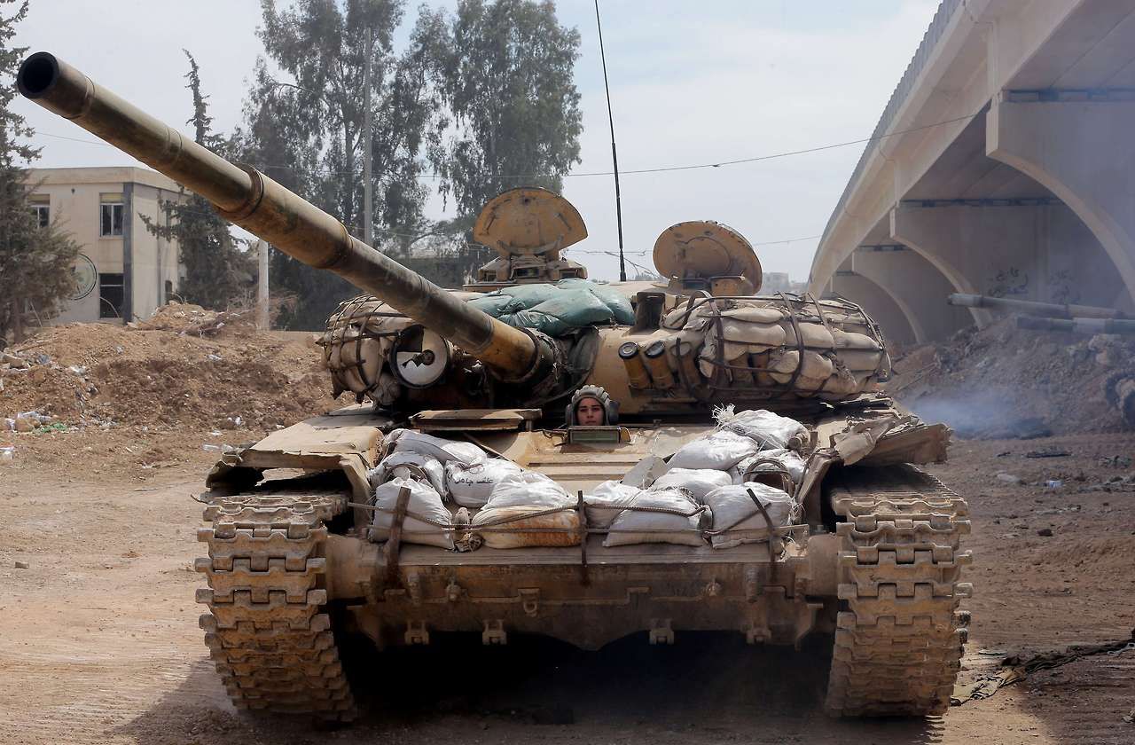 Άρματα μάχης του συριακού Στρατού στην βορειοανατολική Συρία: Ο Άσσαντ ενισχύει τις δυνάμεις του