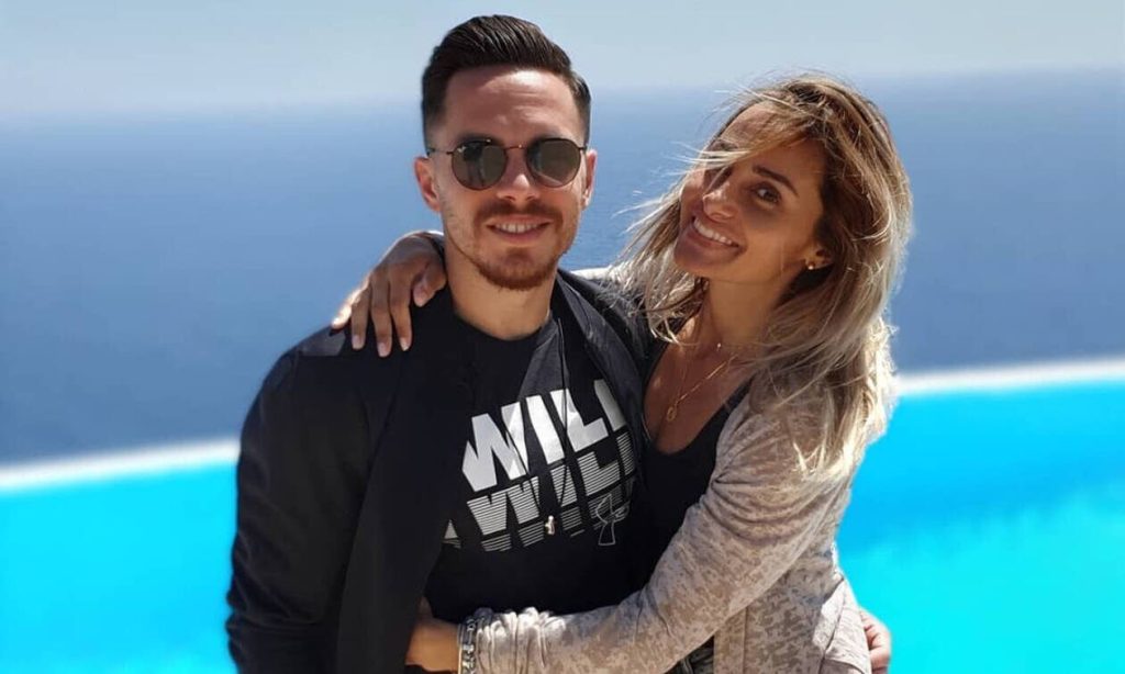 Λ.Πετρούνιας – Β.Μιλλούση: Η πρώτη φωτογραφία του μωρού τους από το μαιευτήριο (φωτό)