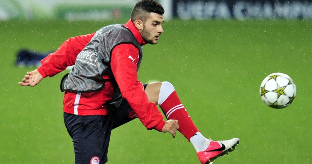 O Mπάμπης Λυκογιάννης «παραδίδει μαθήματα» ελληνικών στους συμπαίκτες του (φωτο)