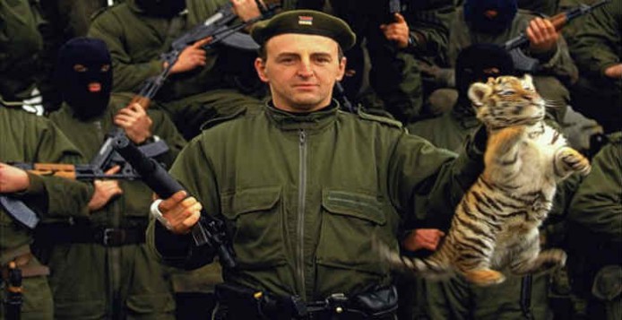 Ο σκοτεινός αρχηγός παραστρατιωτικών ομάδων της Σερβίας που έμεινε γνωστός ως «Αρκάν» (βίντεο)