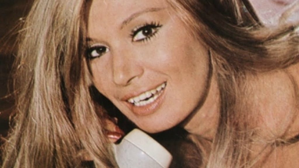 Τρίζουν ακόμα τα πλακάκια: Η 88χρονη Ρίκα Διαλυνά θα σε αφήσει άφωνο! (φωτο)