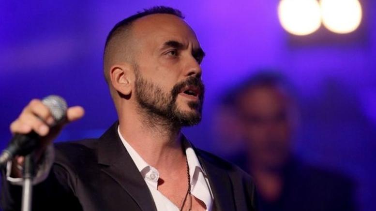 Η ατάκα του Πάνου Μουζουράκη στην ερώτηση για τον χωρισμό του: «Είναι σαν το νερό πάνω στην πλάτη μίας πάπιας» (βίντεο)