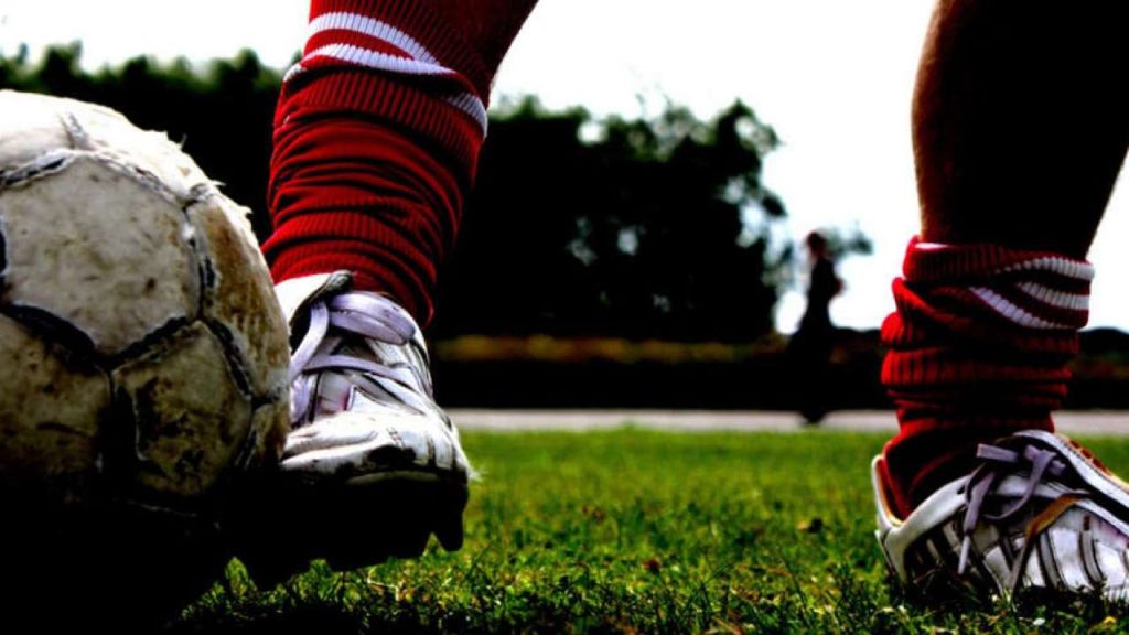 Πρωτοφανές περιστατικό στην Κροατία: Ποδοσφαιριστής αποβλήθηκε επειδή σκότωσε… κότα που εισέβαλε στο γήπεδο