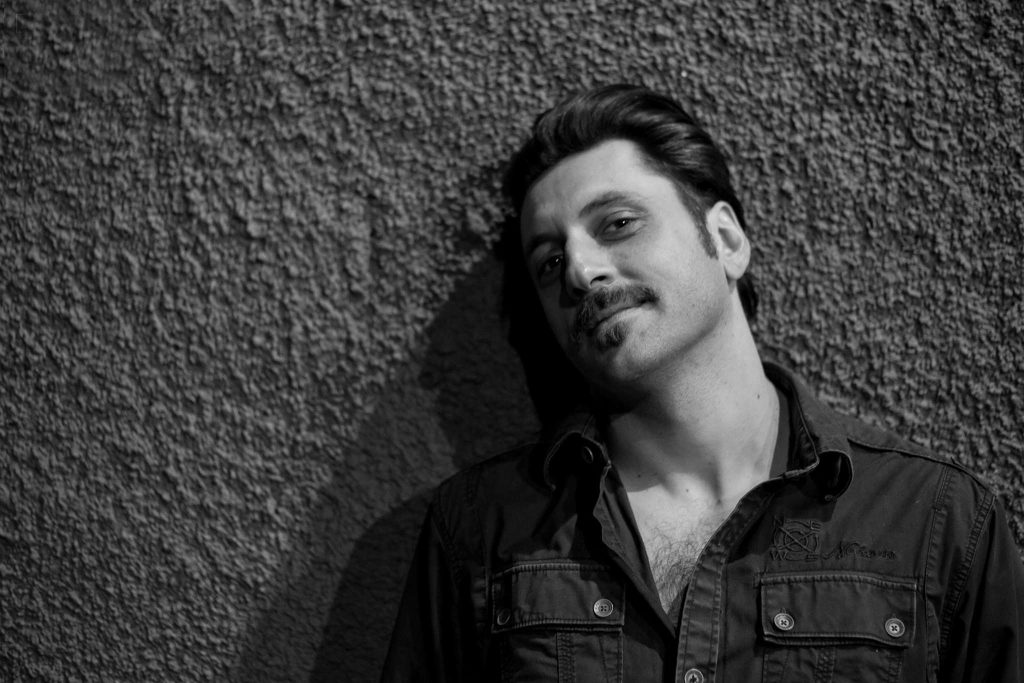 Γιώργος Χρυσοστόμου: «Σηκωνόμουν 8 και μισή το πρωί και μοίραζα σοκοφρέτες ντυμένος σοκοφρέτα – Ήταν θλιβερό» (βίντεο)